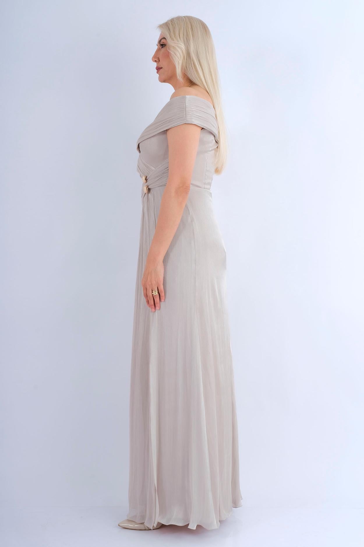 Robe longue off-shoulder plissée boucle perle - vue profil