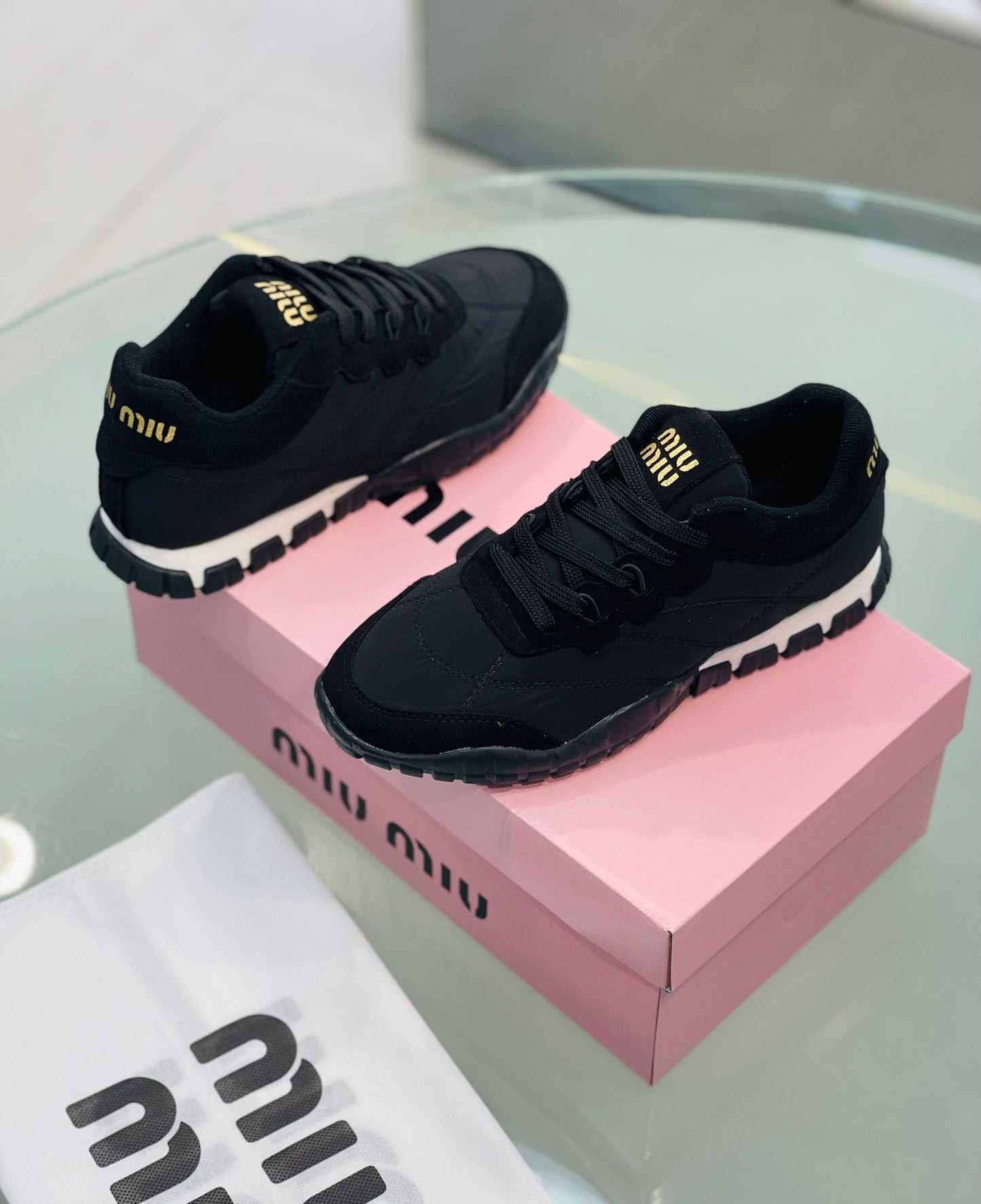 👟✨ Sneakers Miu Miu – Luxe Décontracté et Signature Mode - CFT