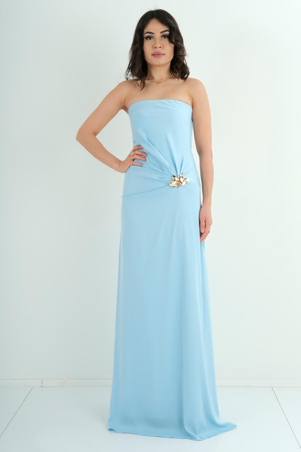 Robe longue moulante cape tulle bijoux épaules bleu ciel - vue avant