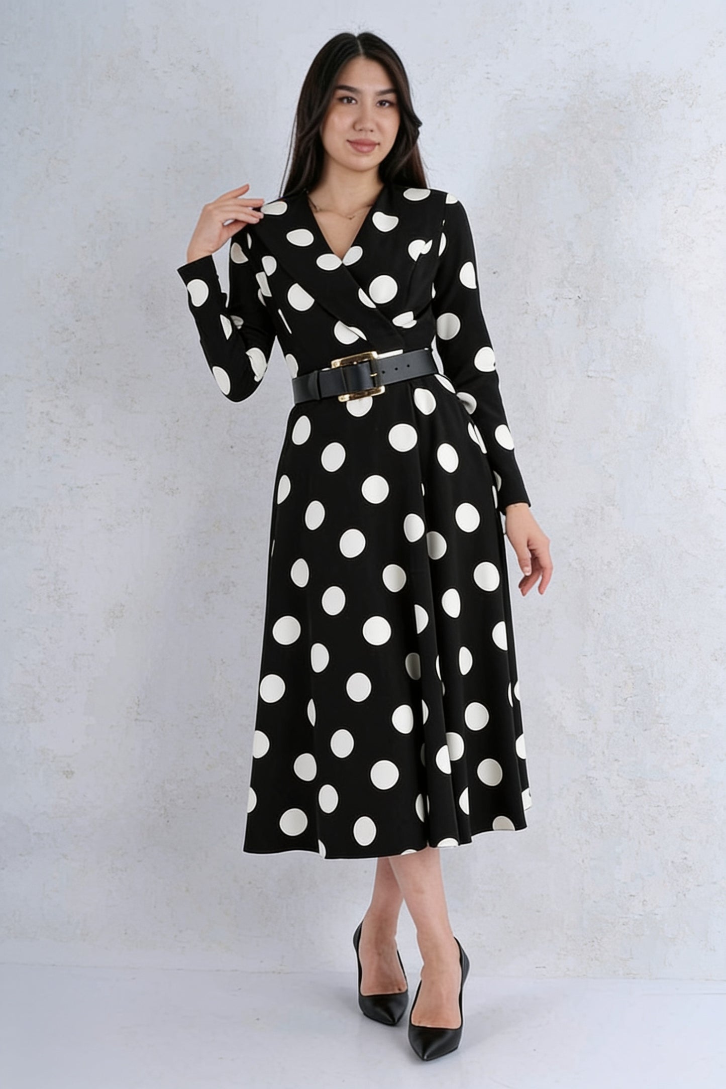 Robe Midi Col V Croisé Manches Longues À Grands Pois Ceinturée