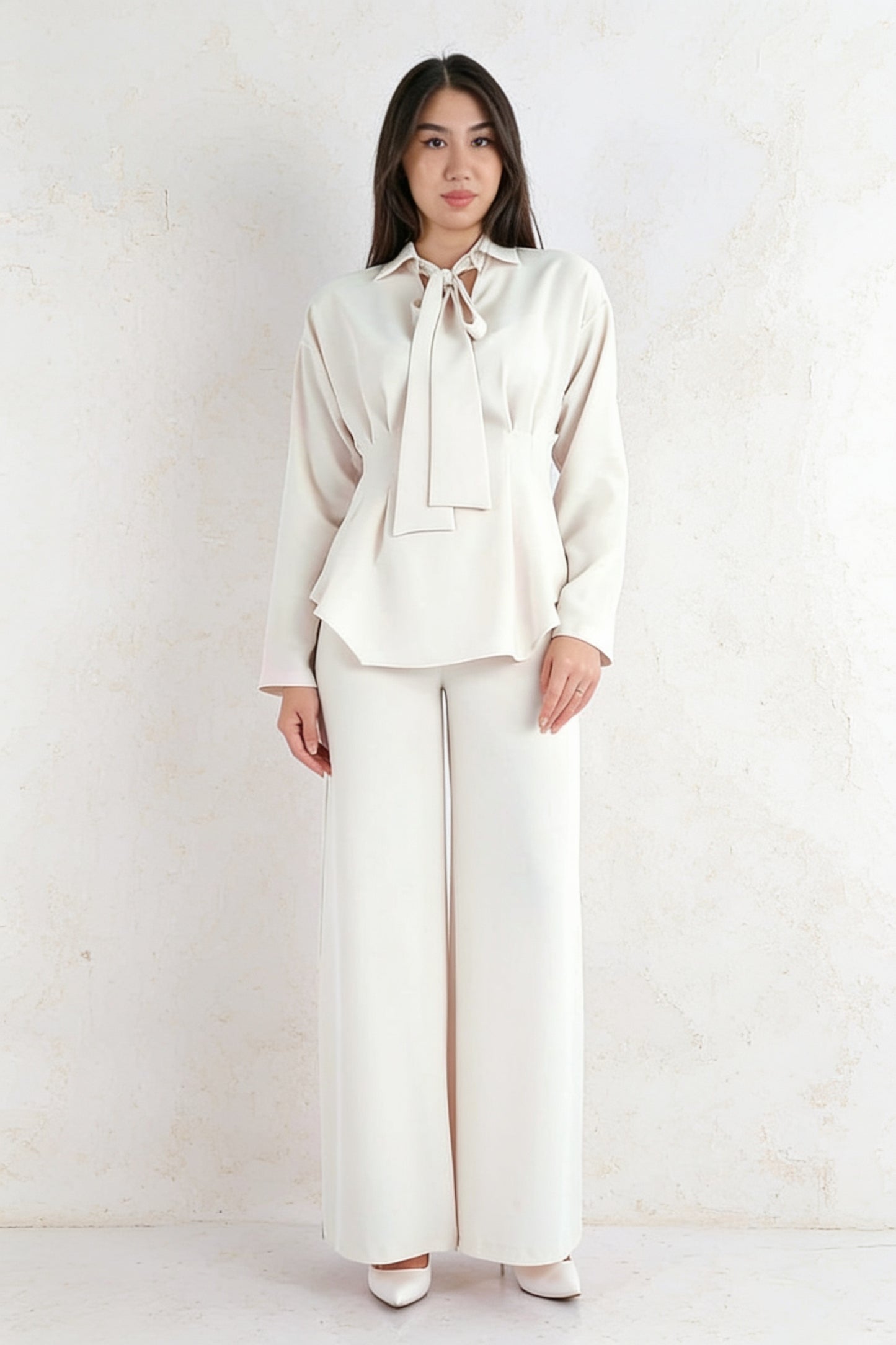 Ensemble 2 pièces blouse satin col lavallière peplum pantalon large - Blanc Ivoire vue 5