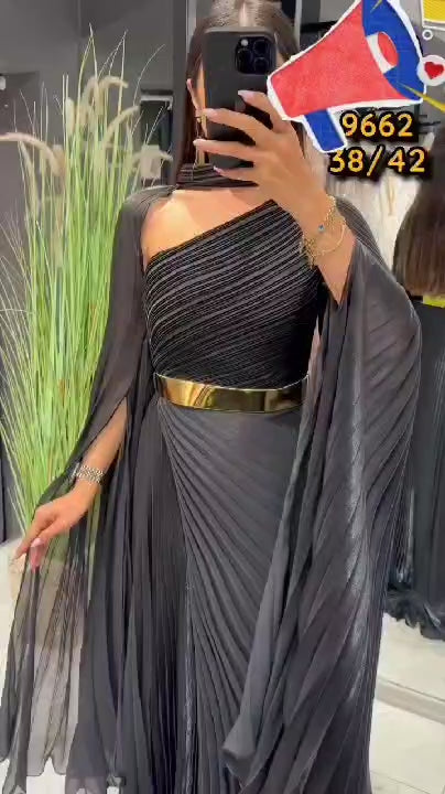 Robe de soirée plissée asymétrique avec ceinture dorée - RFT