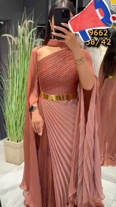 Robe de soirée plissée asymétrique avec ceinture dorée - RFT