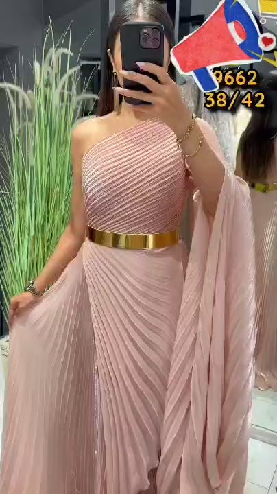 Robe de soirée plissée asymétrique avec ceinture dorée - RFT